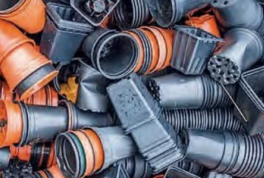 Plastic gardening pots